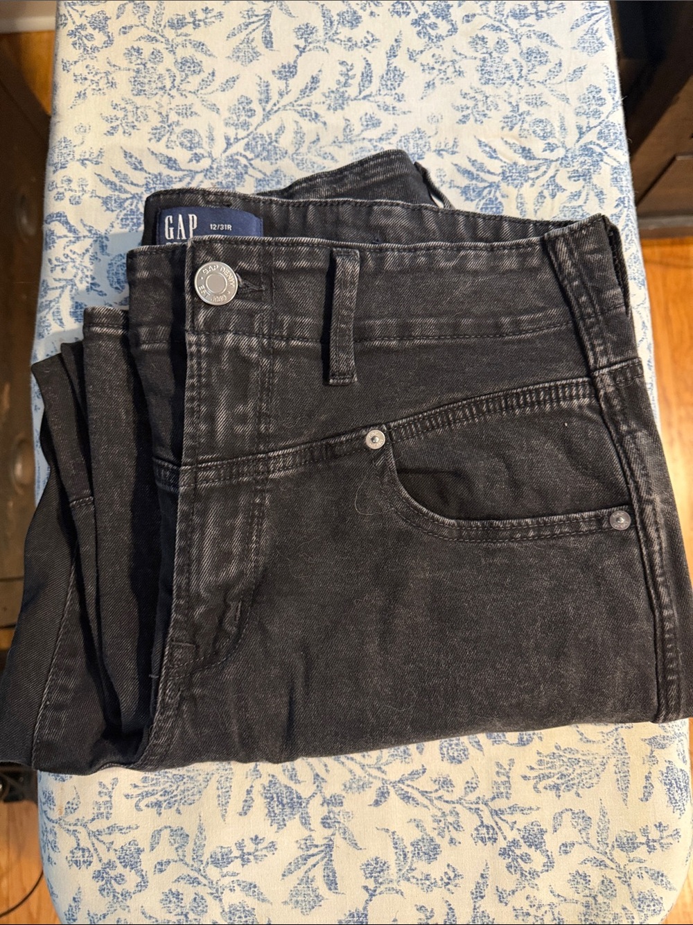 GAP Women's Washed Black Barrel Jeans